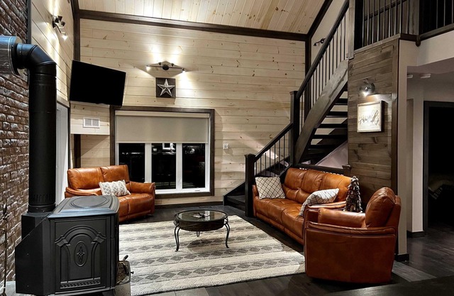 Beautiful Chalet near Mt-Tremblant with Hot Tub