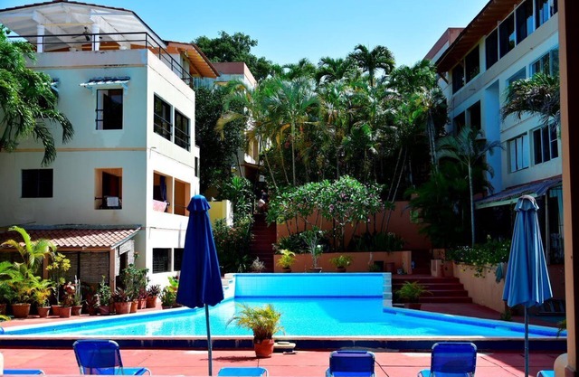 Beautiful clean condo with pool, perfect location!