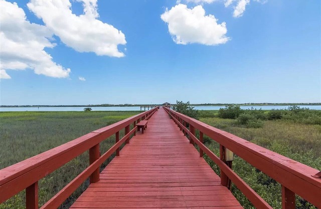 Beautiful condo retreat in resort-like setting