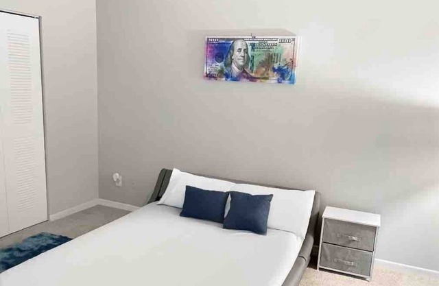 Beautiful Condo | Modern| Parking | Pool| Gym