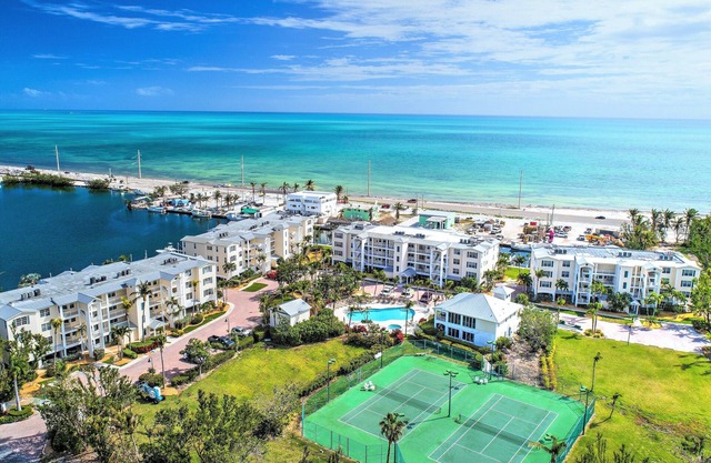 Beautiful Condominium with with Ocean view, Protected Boat Slip, Tennis,