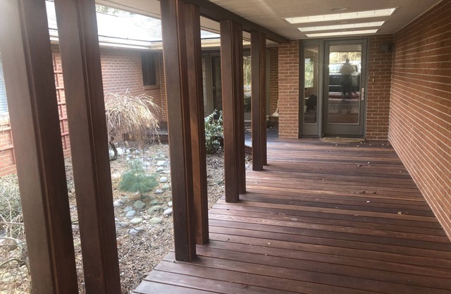 Beautiful Contemporary Ranch Style Home - 6 Bds, 4.5 Baths - Convenient Location