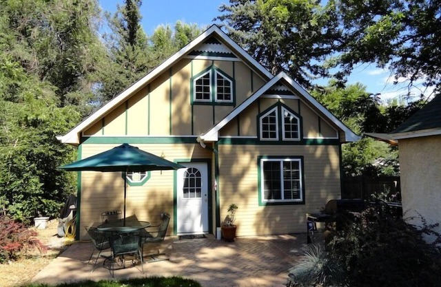 Beautiful cottage - great location in Old Town near Colorado State University!