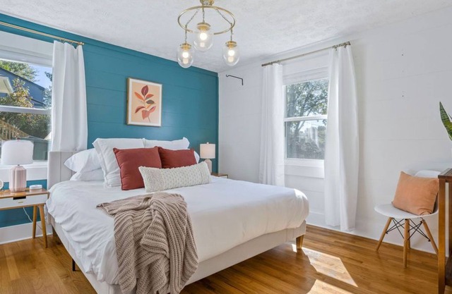 Beautiful Cottage in the City with Fenced Backyard