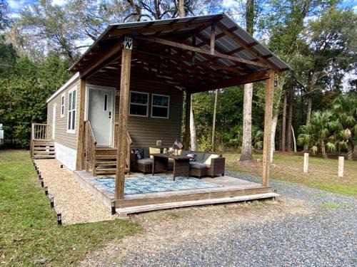 Beautiful Cottage with Fire Pit and Barbecue in Dunnellon, Florida