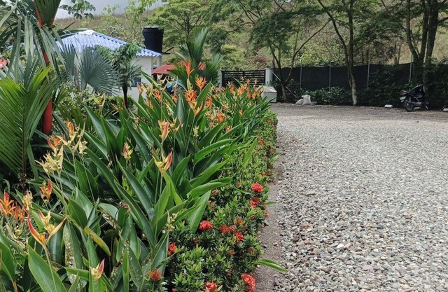 Beautiful country house with viewpoint to the Eastern plain.