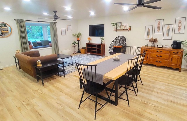 Beautiful, Cozy, and Spacious home- 3 mins from downtown