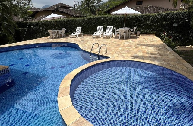 Beautiful cozy family home in gated community with 3 bedrooms (1 en suite)