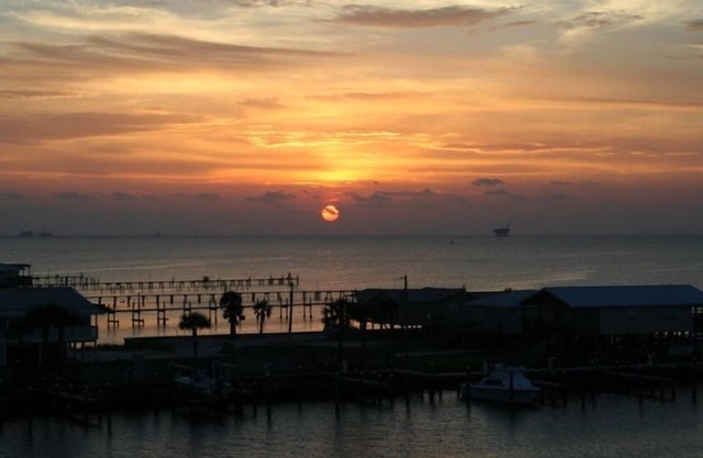 Beautiful End Unit 1308 Condo, Bay Side with Private Boat Slip