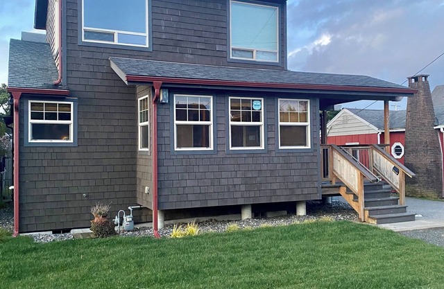 Beautiful Family Home, Less than one Block to the Beach