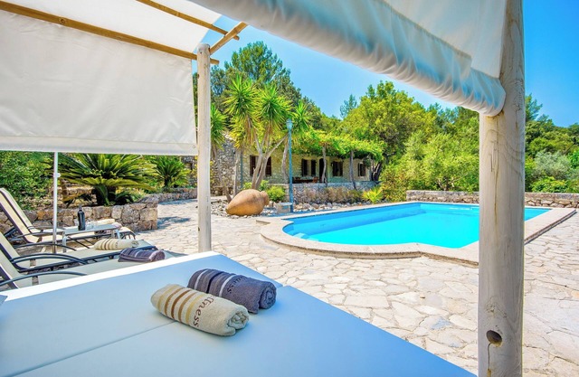 Beautiful Finca "Na Garrovera" in Pollenca