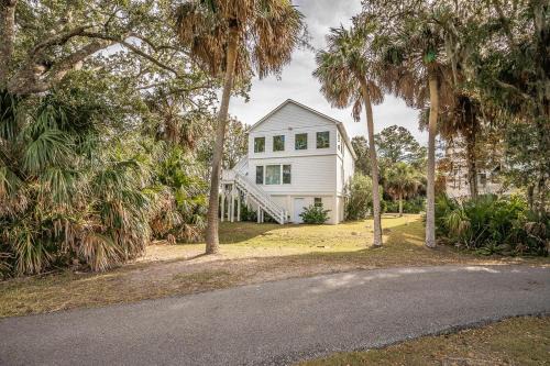 Beautiful Golf View Retreat - 3 Bed 25 Bath with Resort Amenities!