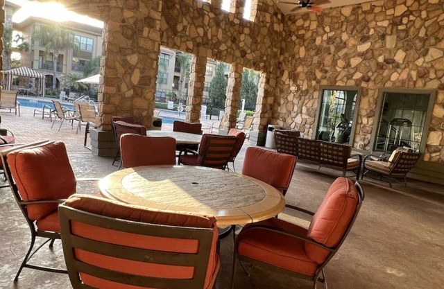 Beautiful - Ground Floor Condo, Next to Clubhouse & Pool