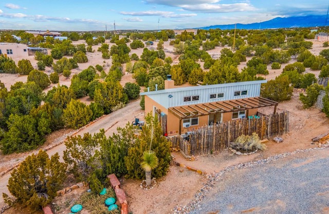 Beautiful Guest House in the Foothills: Fireplace, Hot Tub, Patio, Grill