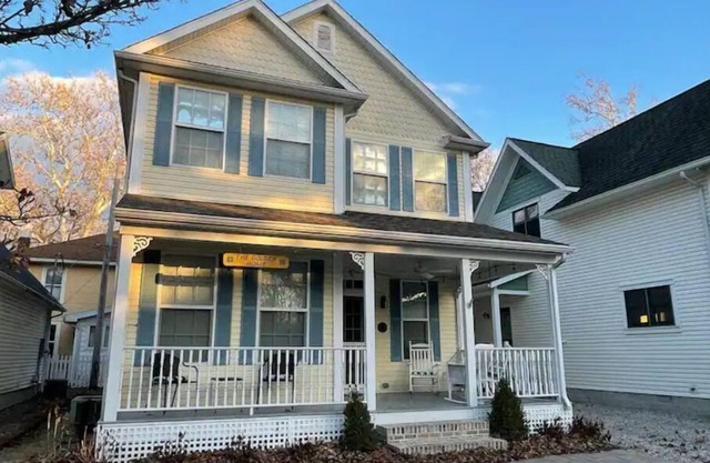 Beautiful home in Chautauqua community - linens, parking, washer Included