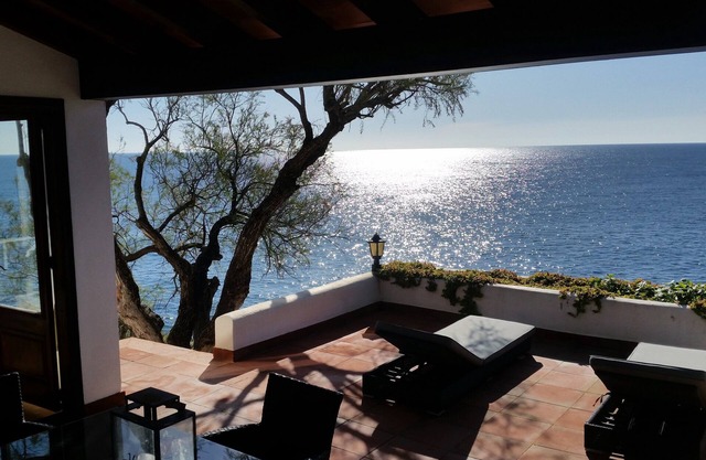 beautiful holiday house 1. Oceanfront oceanfront, gorgeous ocean views u guest house