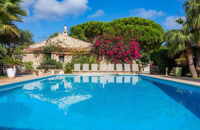 Beautiful Holiday Home Ses Rodes with Pool, Wi-Fi