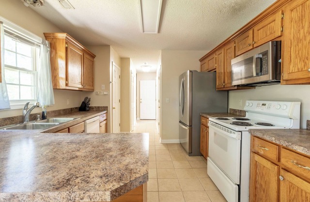 Beautiful Home Away from Home Near Shaw AFB