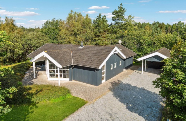 Beautiful home in Ebeltoft with sauna