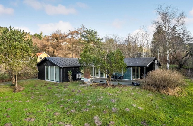 Beautiful home in Ebeltoft with sauna