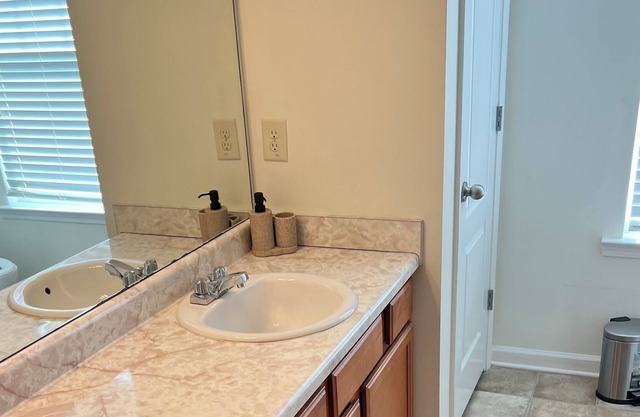 Beautiful home in Hiram GA close to Costco and Pauling hospital, very spacious.