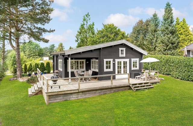 Beautiful home in Hornbæk with WiFi