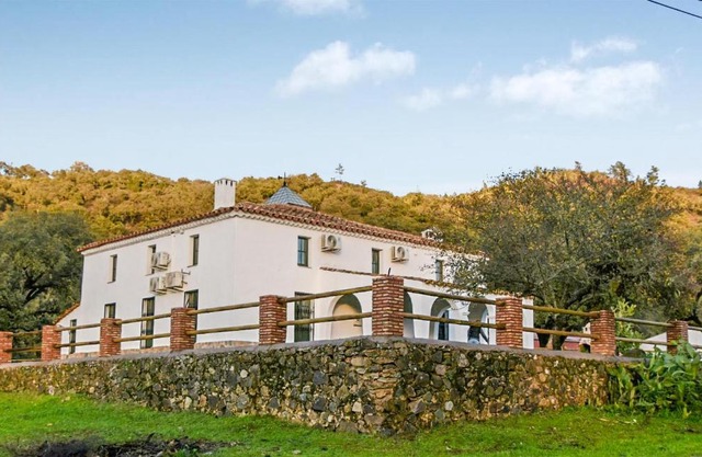 Beautiful Home In La Nava With Kitchen