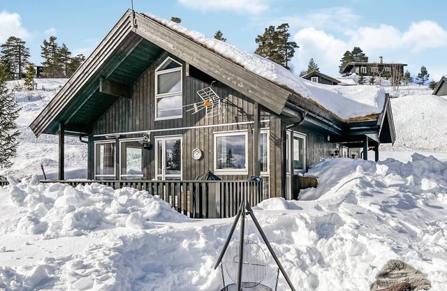 Beautiful home in Noresund with WiFi