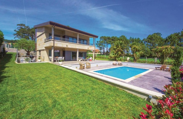Beautiful Home In Pontevedra With 4 Bedrooms, Private Swimming Pool And Swimming Pool