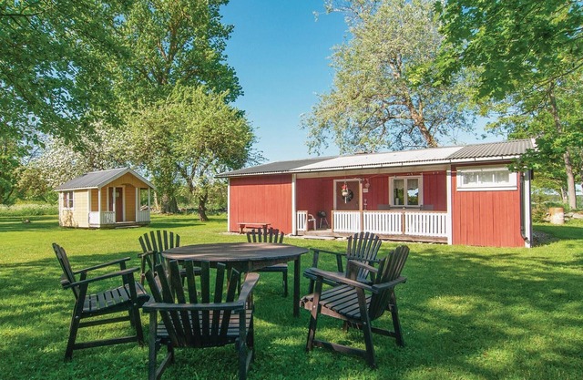 Beautiful home in Slite with kitchen