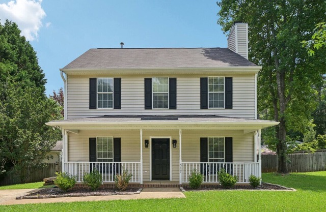 Beautiful home in the heart of Holly Springs -just steps from Womble Park