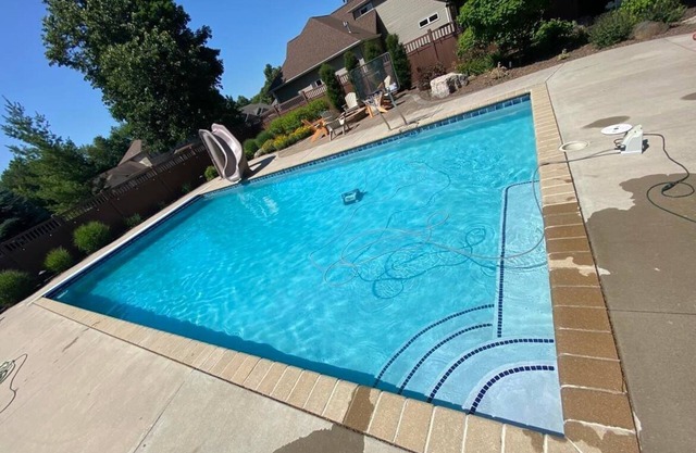 Beautiful home Sleeps 10 with Heated Inground Pool