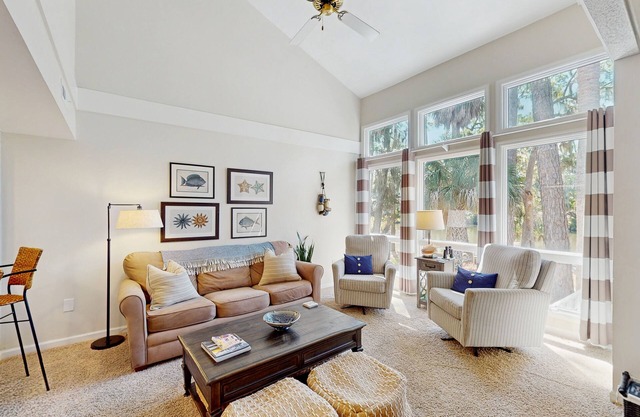 Beautiful home with natural light, lagoon views - Community Hot tub & Pool