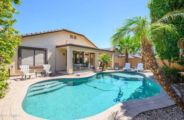 Beautiful Home with Two King Beds and South-Facing Pool