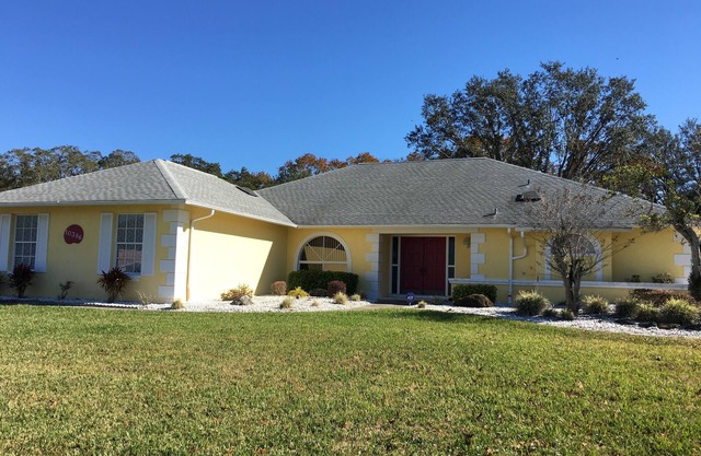 Beautiful Home With Heated Pool In A Nice Neighborhood