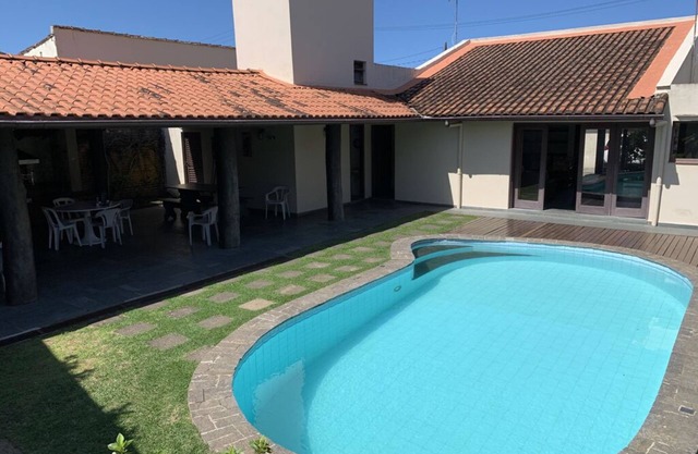 Beautiful house with 4 suites, pool and barbecue