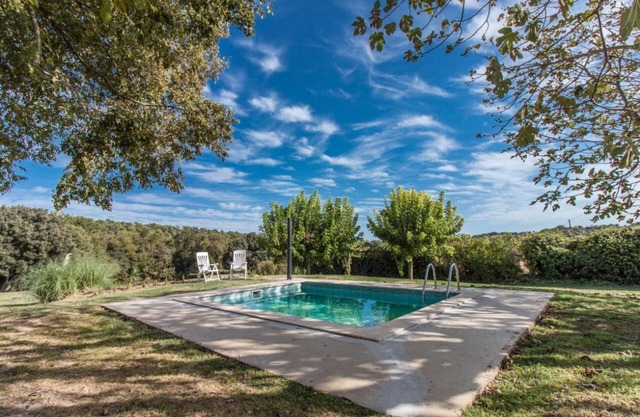 Beautiful isolated farmhouse with barbecue, huge garden and swimming pool.
