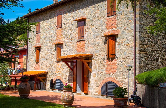 Beautiful apartment with A/C, WIFI, TV, terrace and panoramic view, close to Greve In Chianti