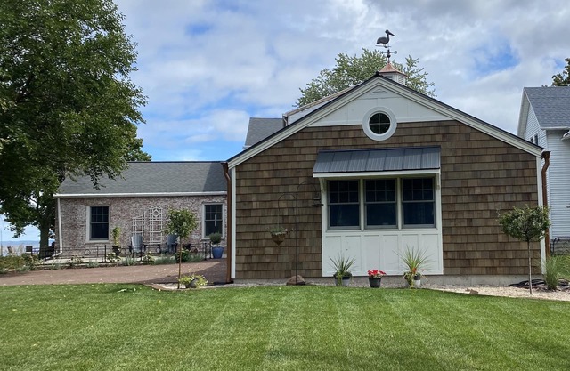 Beautiful lake home near Menominee Park on Lake Winnebago