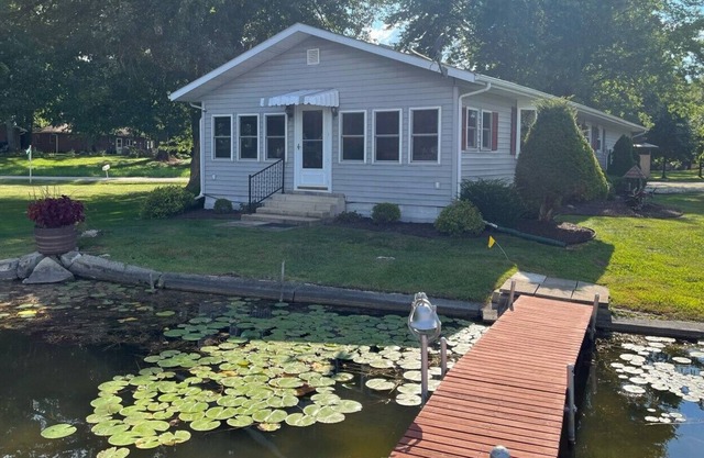 Beautiful Lake House steps from the water's edge
