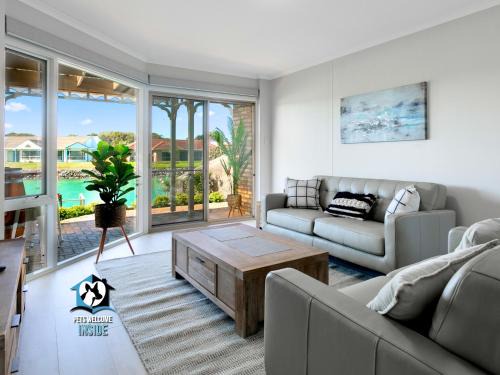 Beautiful Lake Views with Pontoon