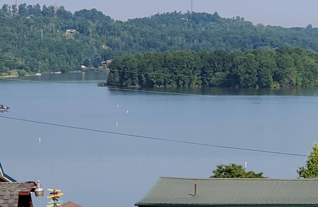 Beautiful Lake view from the Upper Deck! Entire House!
