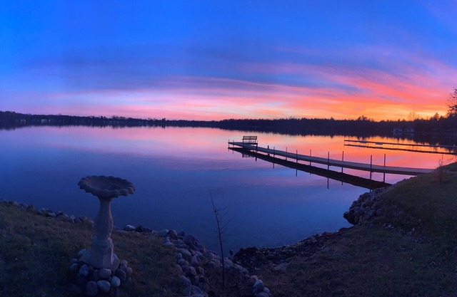 Beautiful lakefront cabin for the family. Close to valley yet peace and quiet