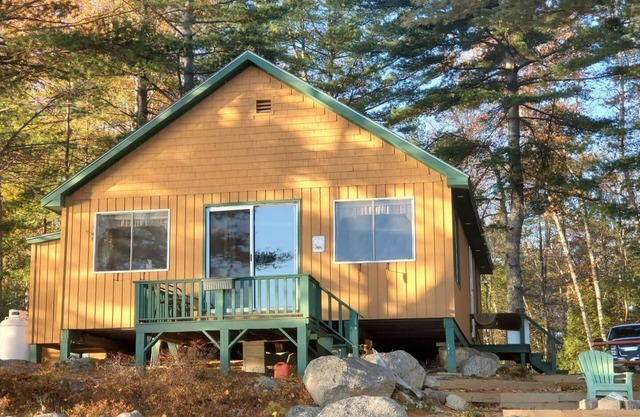 Beautiful lakefront cottage, Ambajejus Lake