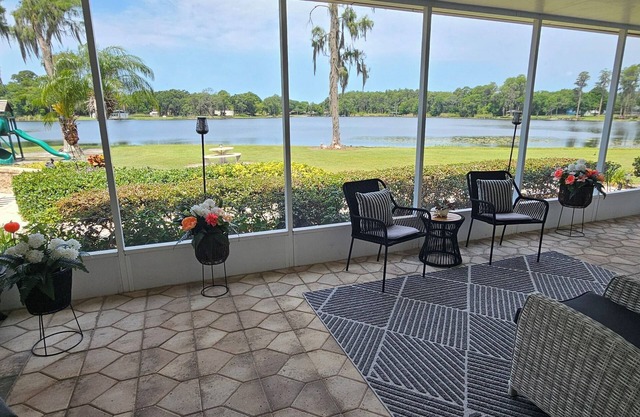 BEAUTIFUL LAKEFRONT GUEST HOME.