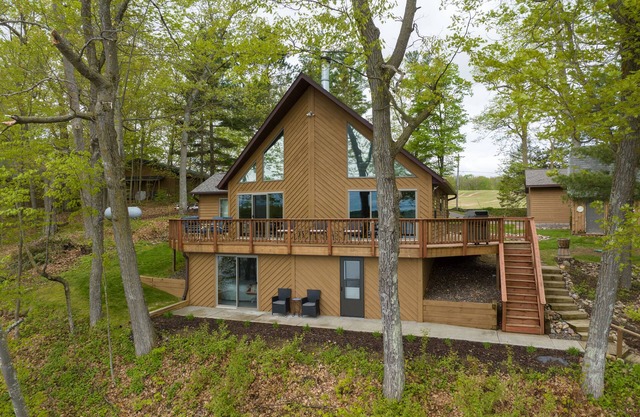 Beautiful Lakeside Cabin on Long Lake