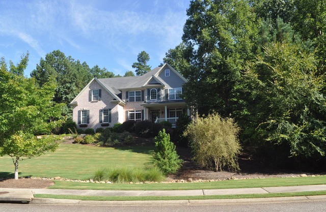 Beautiful, large 4 bdrm, 3 bath w/wooded deck. Easy access to downtown and UGA.