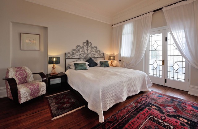 Beautiful large Apartments in100 year old Manor house, great location n