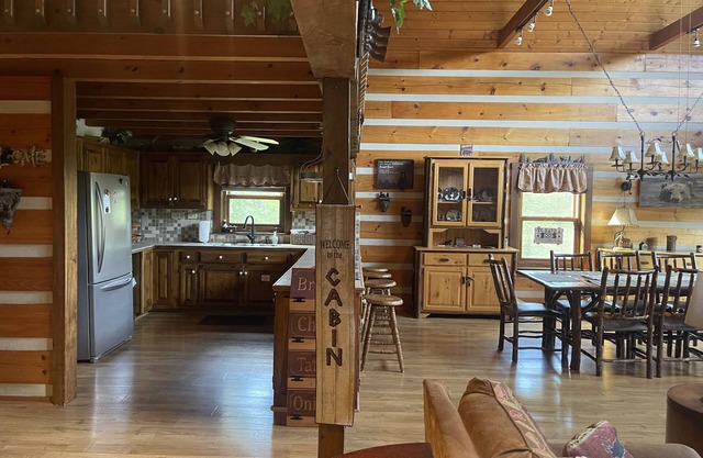 Beautiful Large Cabin-Minutes to Pigeon Forge & Gatlinburg