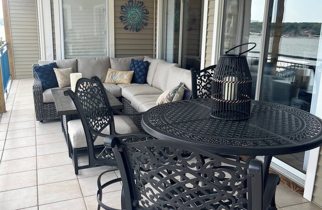 Beautiful, Large Waterfront Condo, Main Channel View, Boat Slip, and 4Bed 4Bath